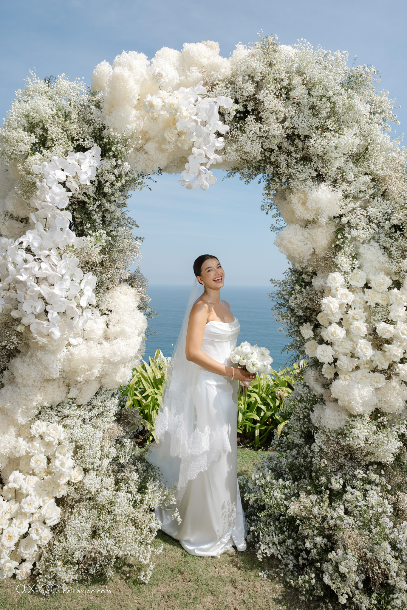 Axioo: In the Spur of the Moment